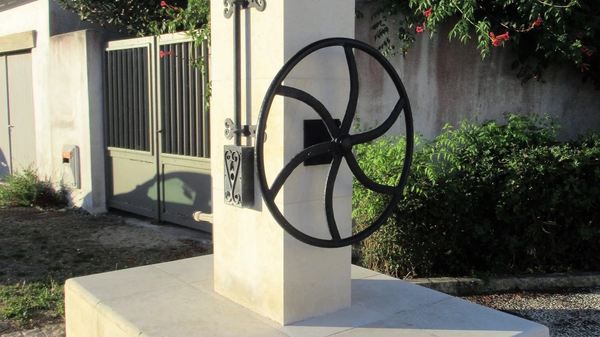 Fontaine de Rivedoux et manivelle