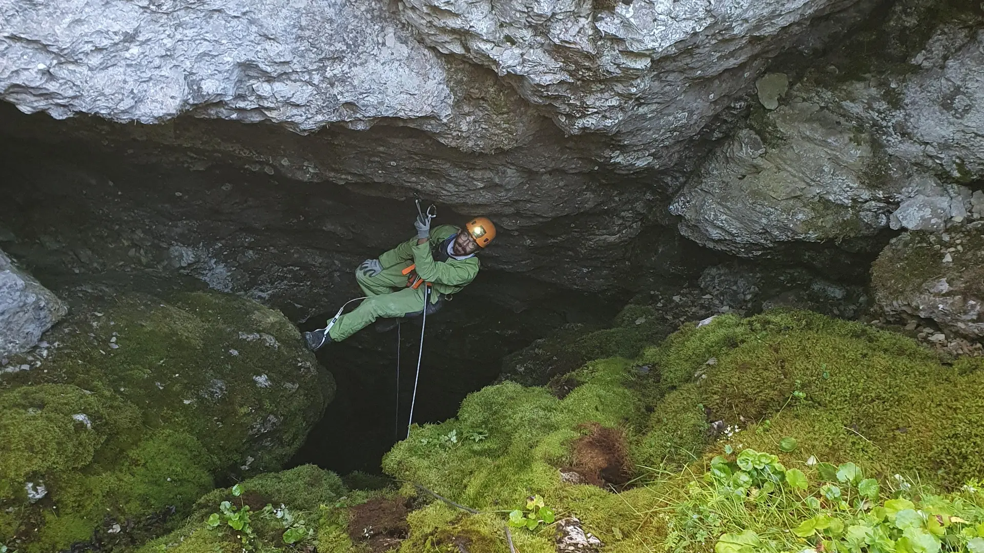 Cavité technique et engagée du chourum Dupont-Martin : un terrain de jeu exigeant pour les passionnés de spéléologie sportive.