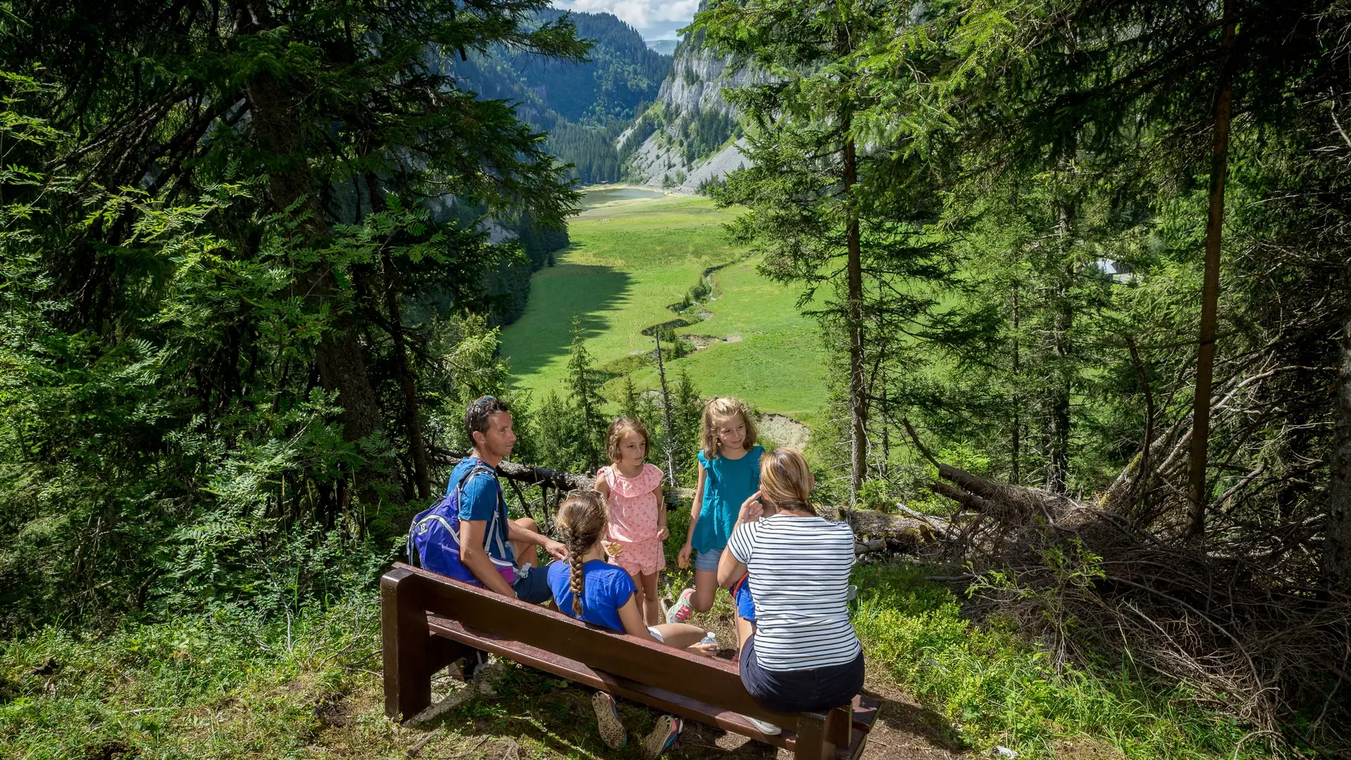 Belvédère et point d'arrêt le long du sentier du Lac de Flaine