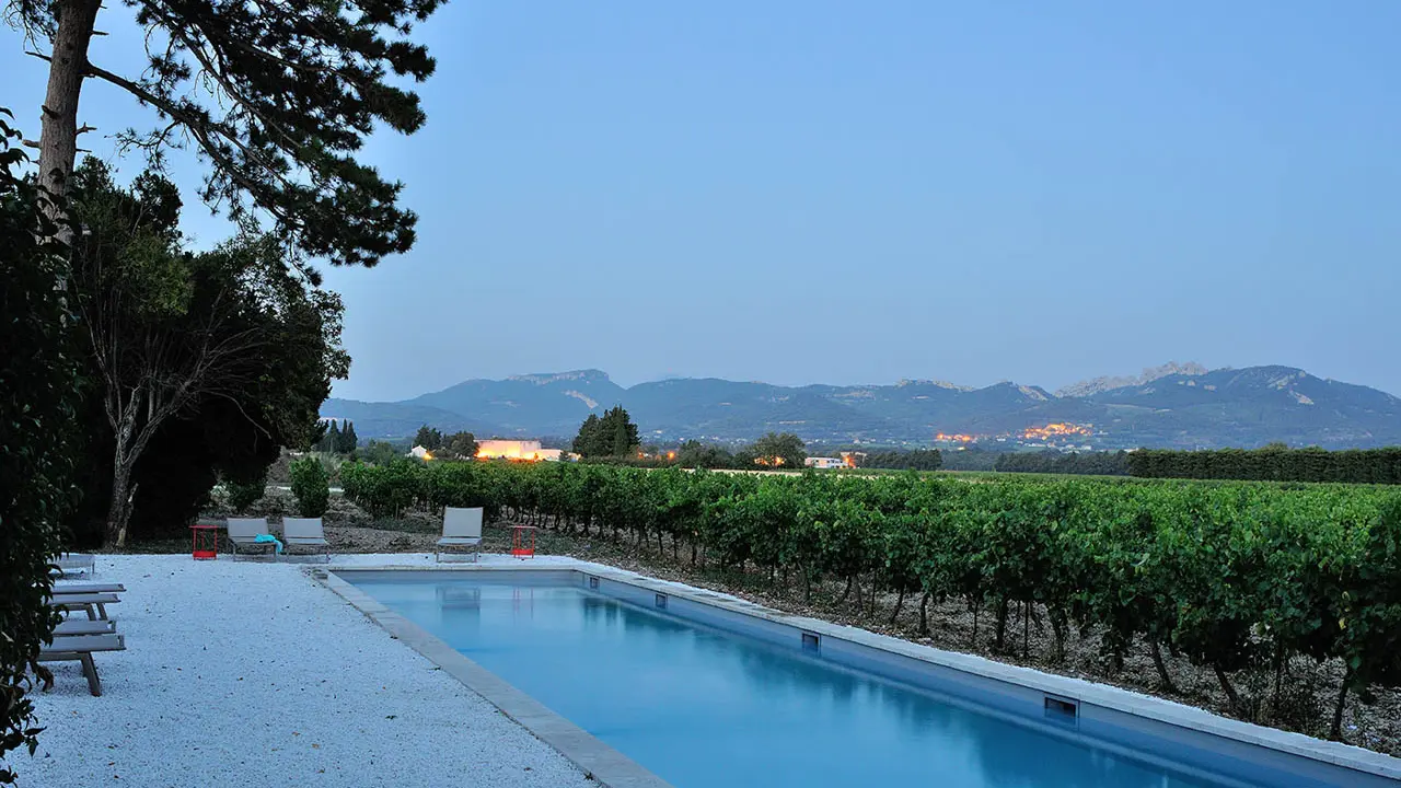 Piscine vue sur vignes