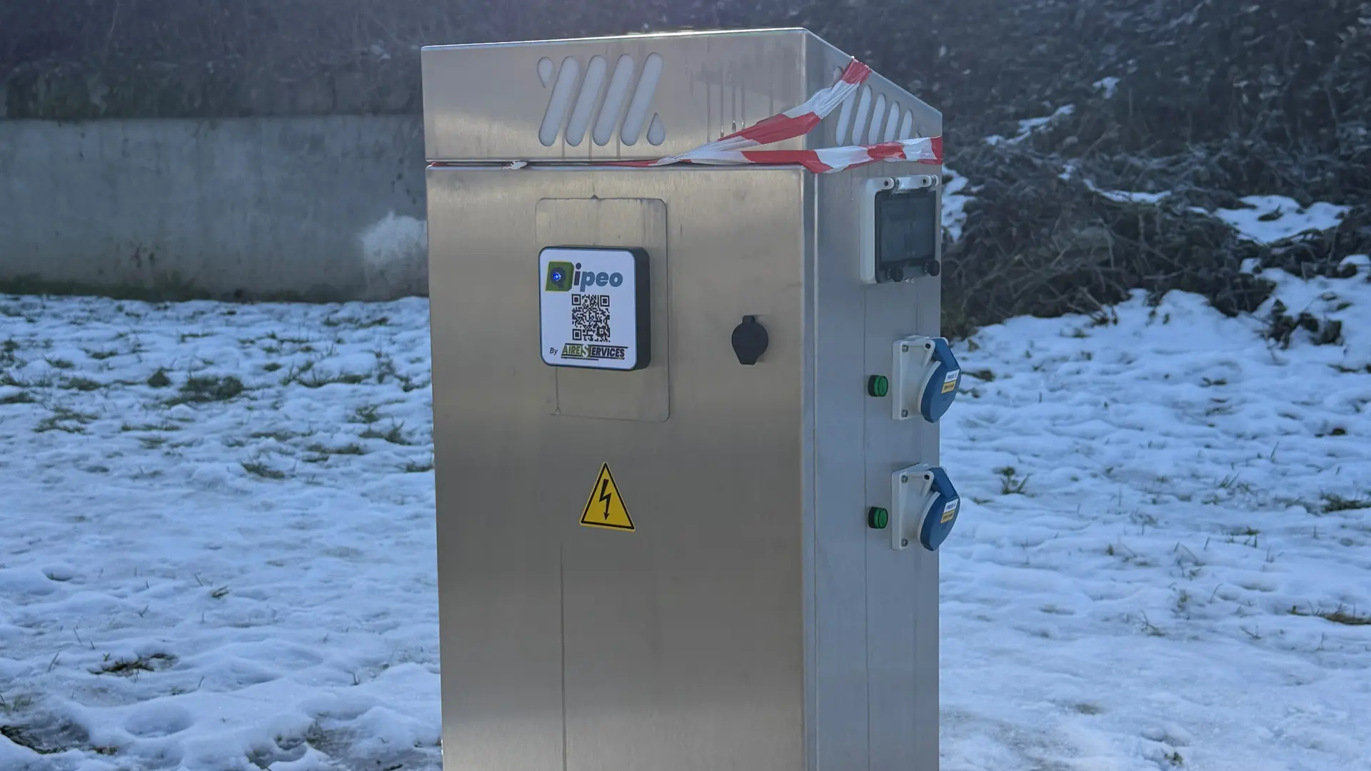 Borne prise électriques