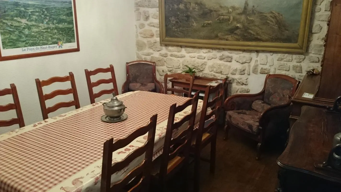 Le séjour-salon où seront pris les petits déjeuners.