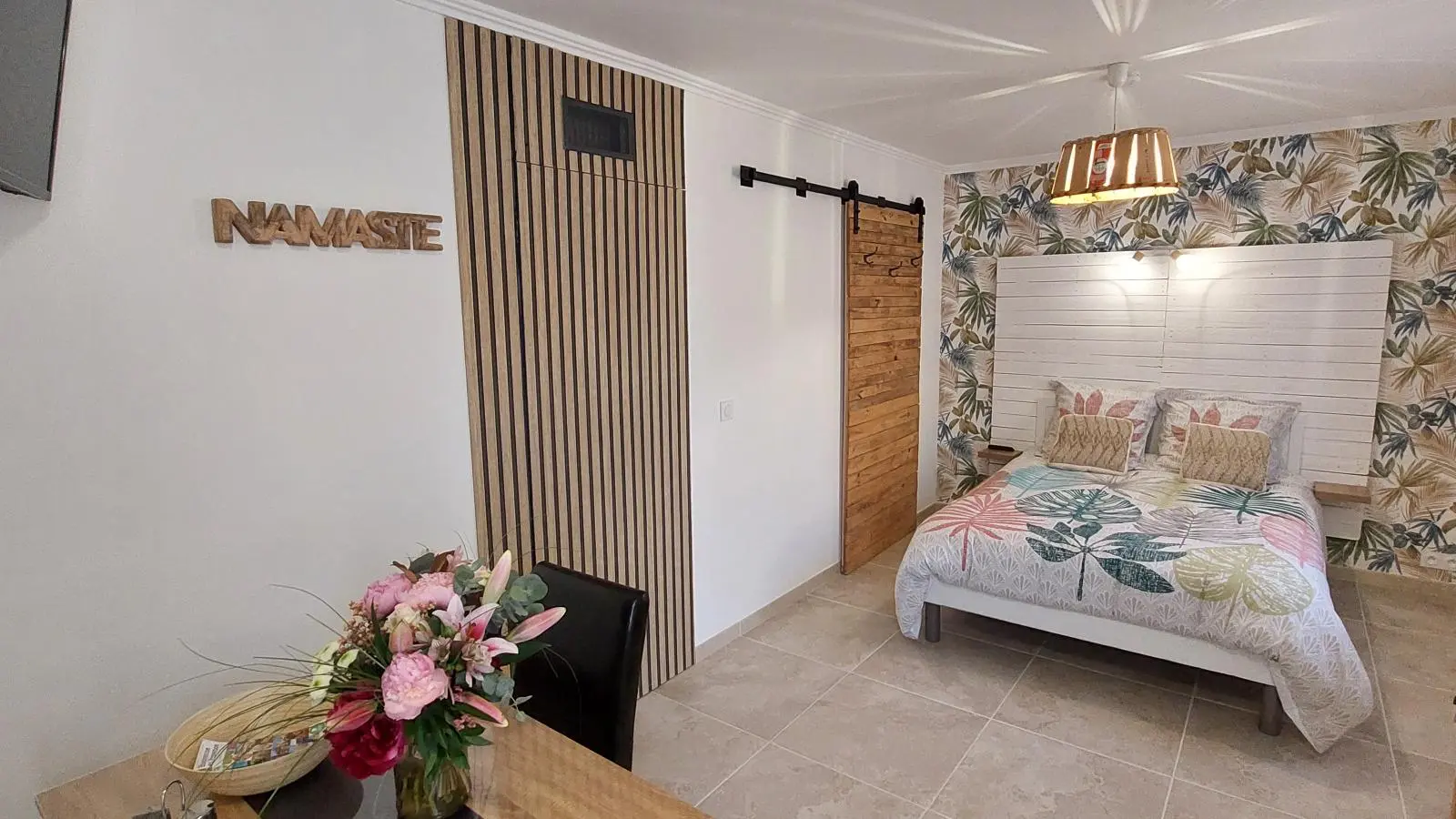 Gite de l'olivier chambre blanche