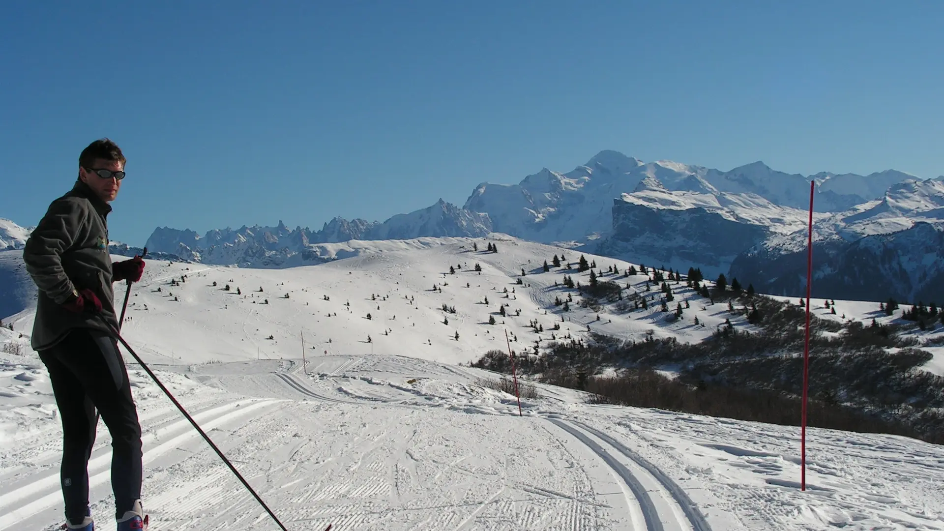 Skieur sur les pistes de Joux plane