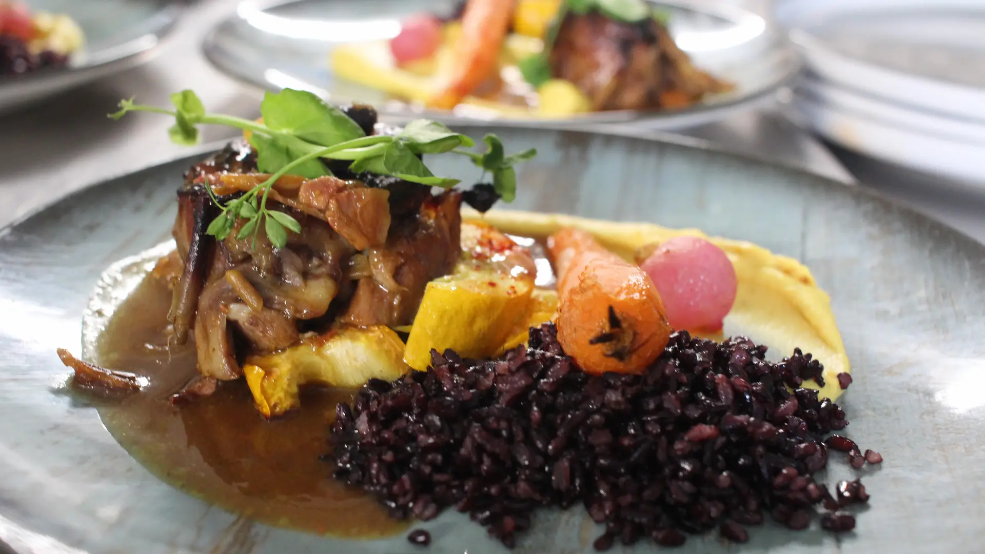 EPAULE AGNEAU CONFITES DATTES ET AMANDES