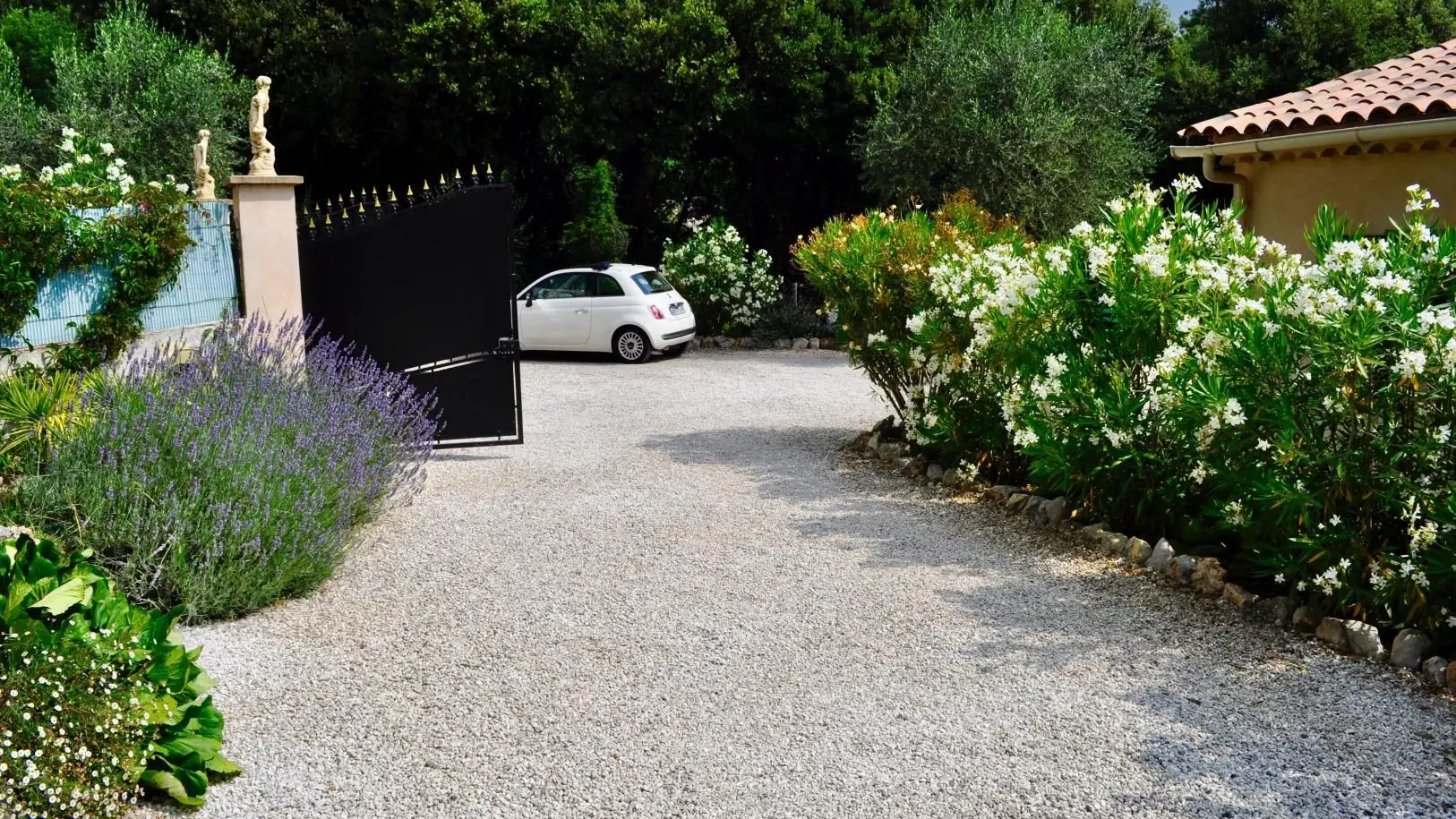 Parking Gîte Le Palmier Gîtes de France Côte d'Azur Alpes-Maritimes à Bendejun