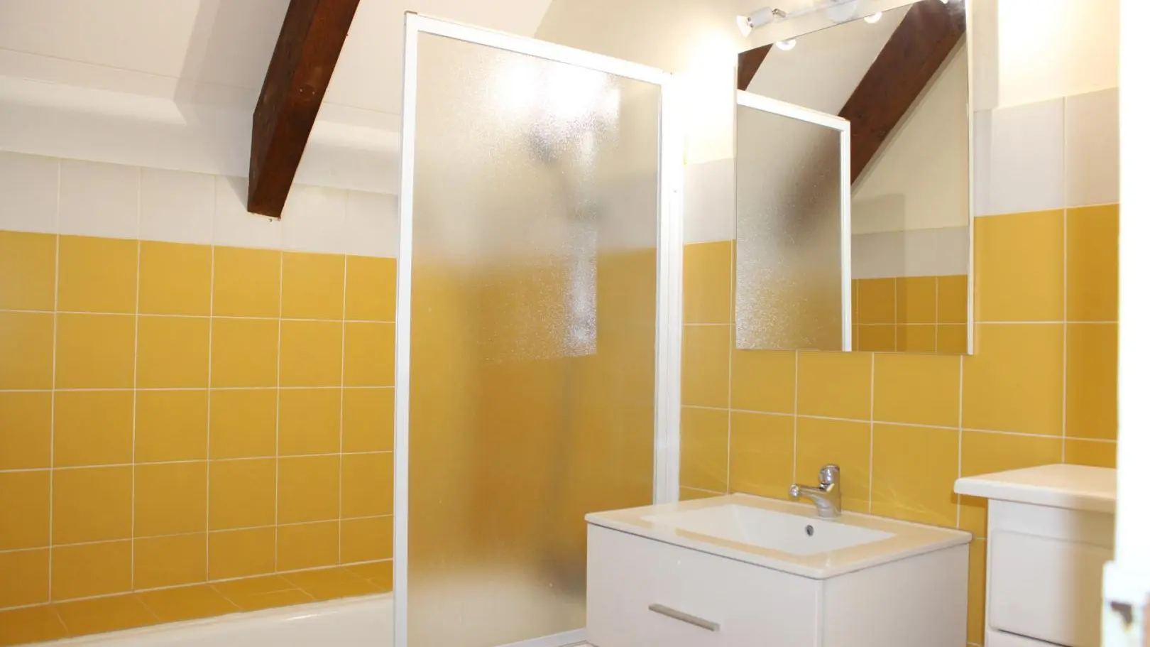 Les Chamois-Salle de bains-Roubion Les Buisses-Gîtes de France des Alpes-Maritimes