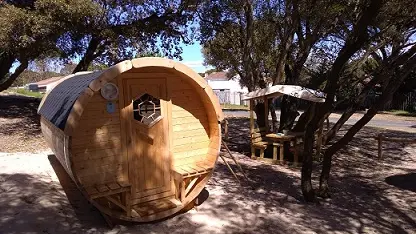 Nuit insolite dans un tonneau au camping municipal Le Remondeau