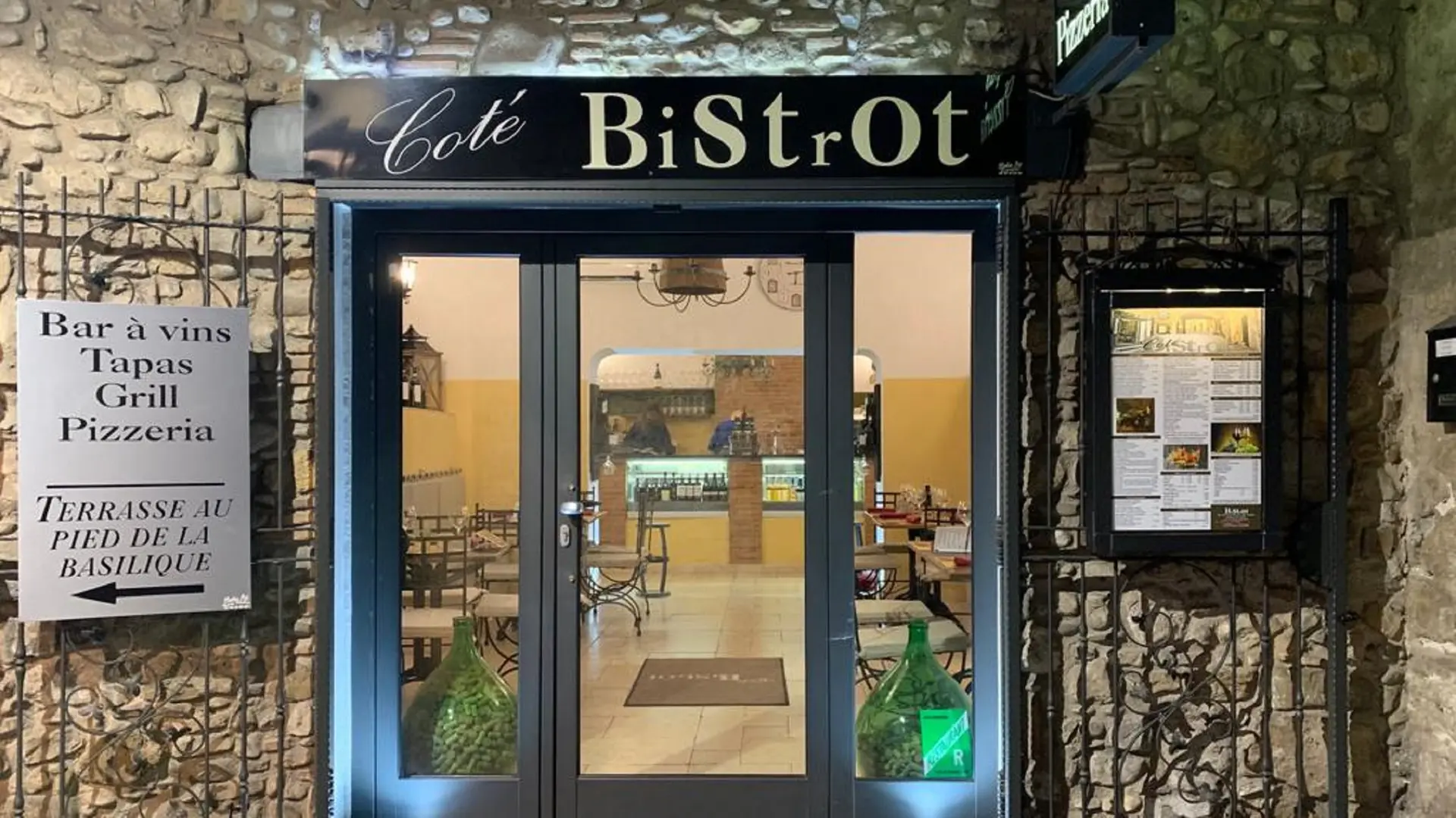 Entrance of the restaurant Côté Bistrot