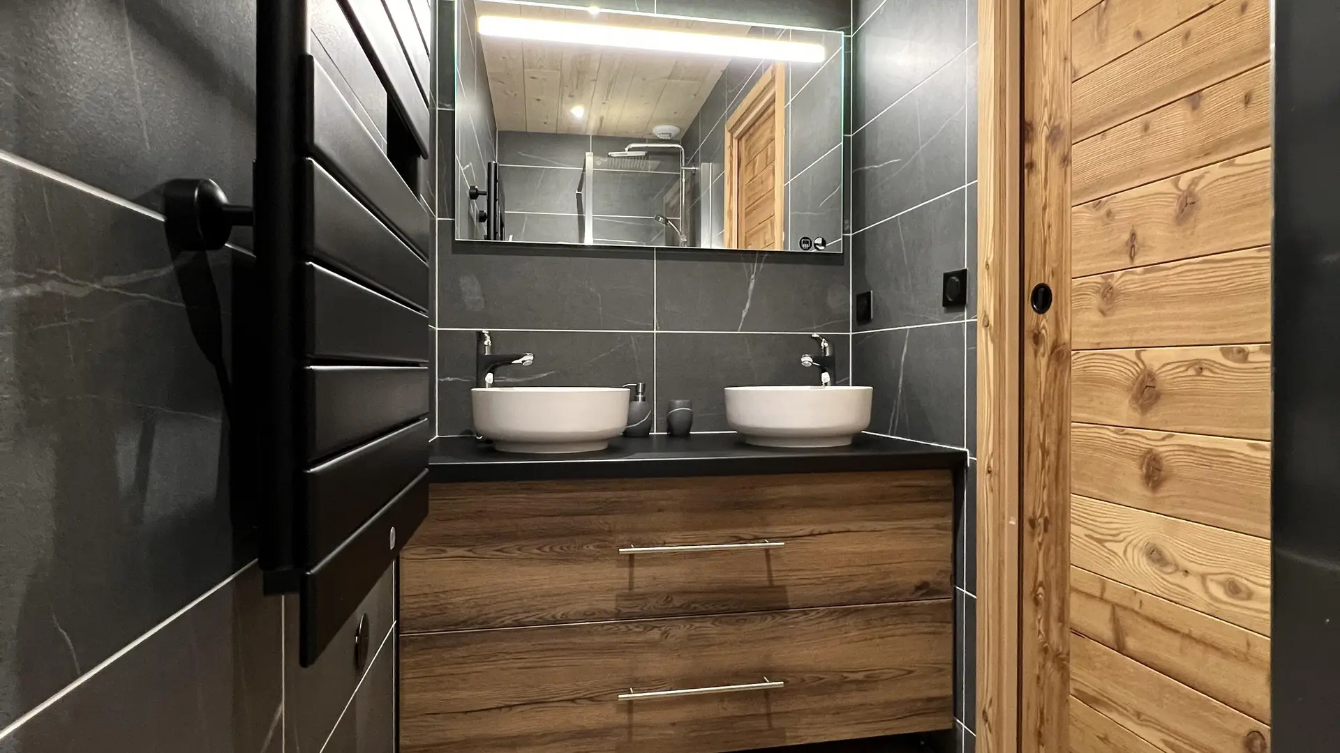 Salle de bains avec 2 vasques