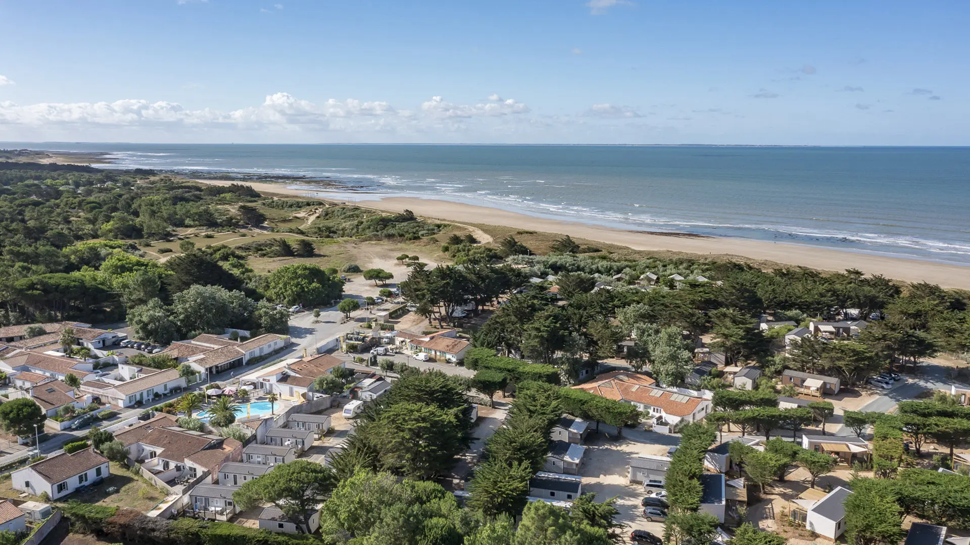 Vue aérienne du camping Les Amis de la Plage