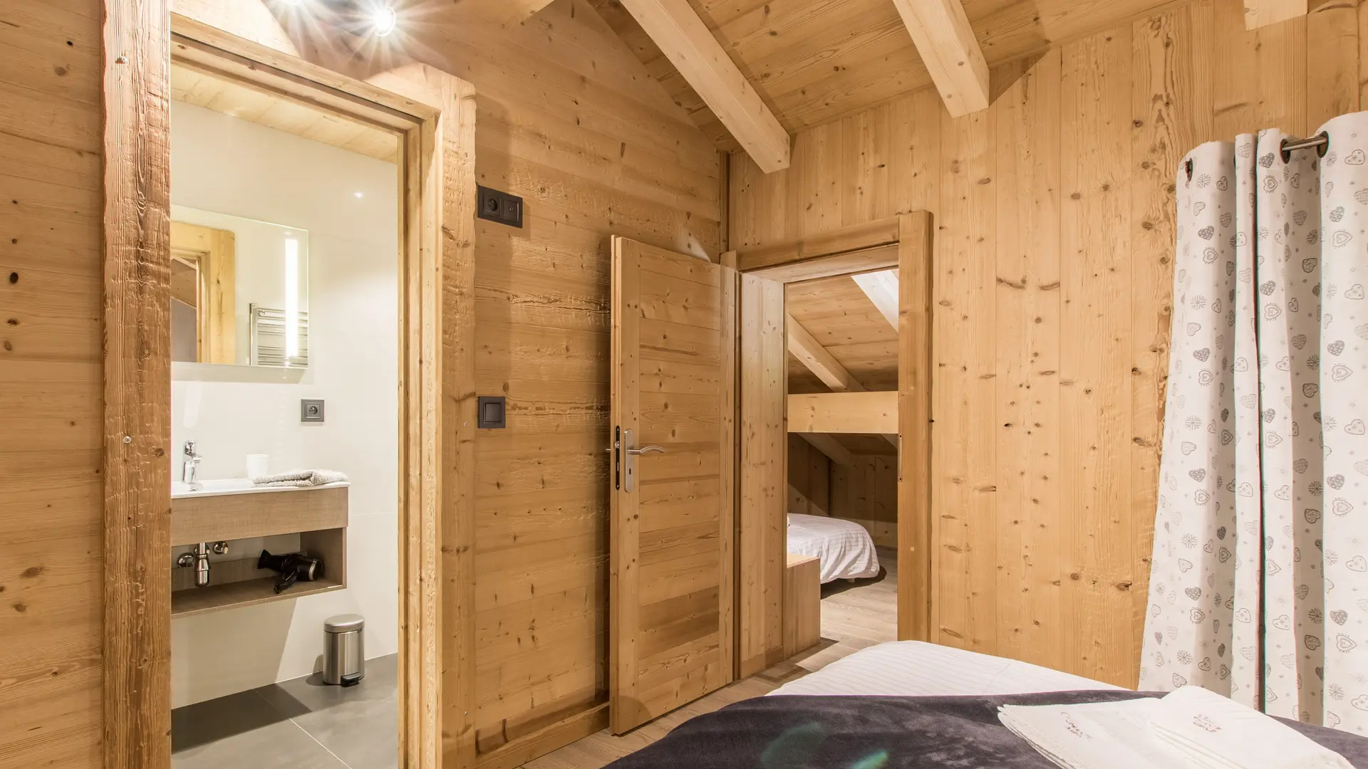 Chambre familiale avec salle de bain privée