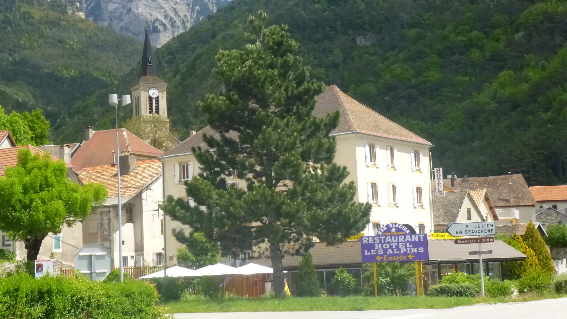 Hôtel Les Alpins - Saint Julien en Beauchêne