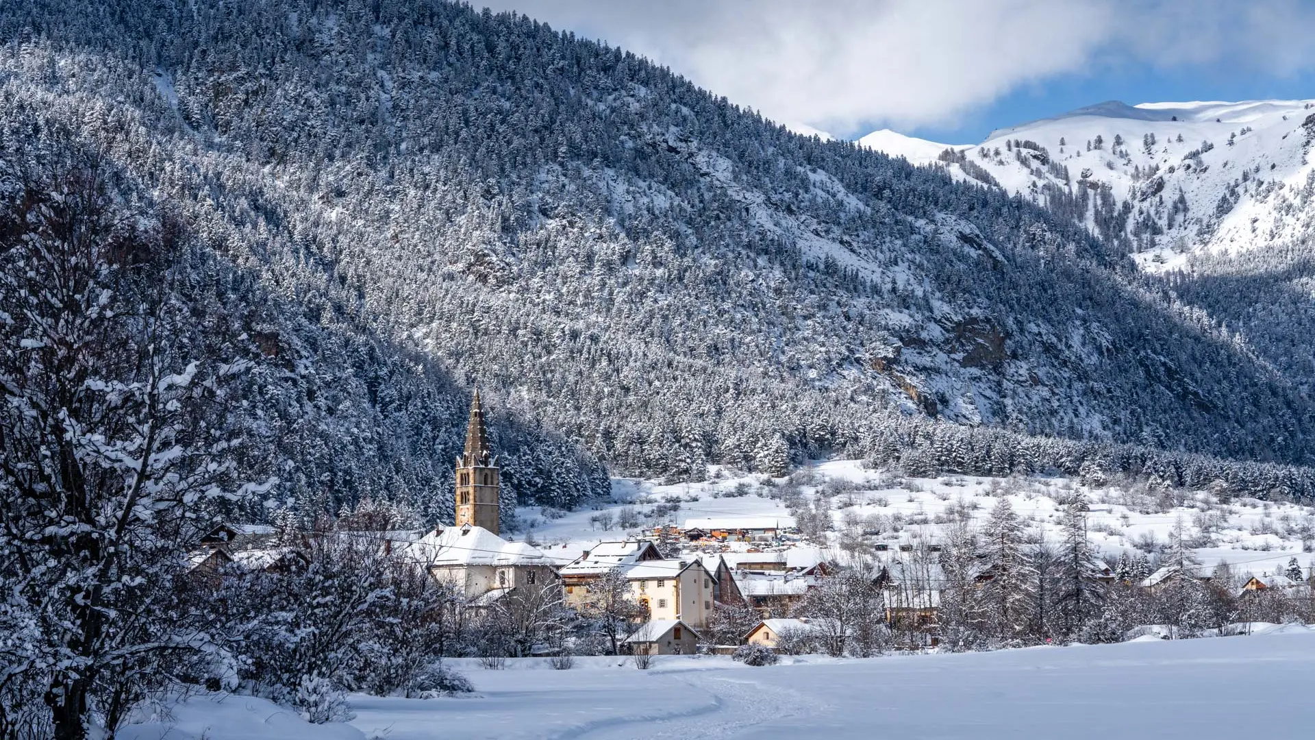 Panoramic view of the village of Val des prés