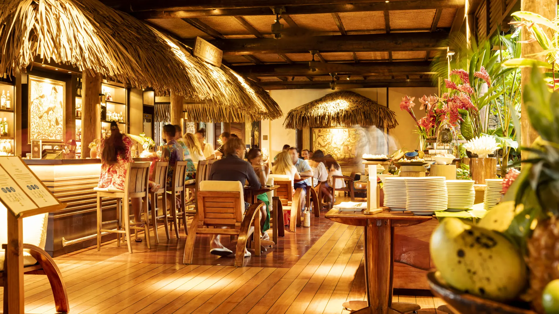 Tiki Bar - Le Taha'a By Pearl Resorts