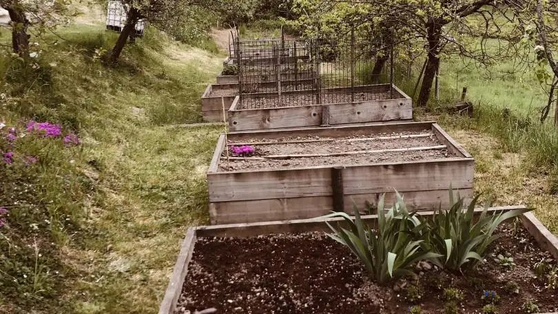 Terrain accessible aux clients des gîtes - de l'autre côté de la route