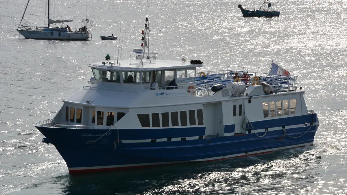 Navette TLV TVM au départ du Port d'Hyères pour Le Levant