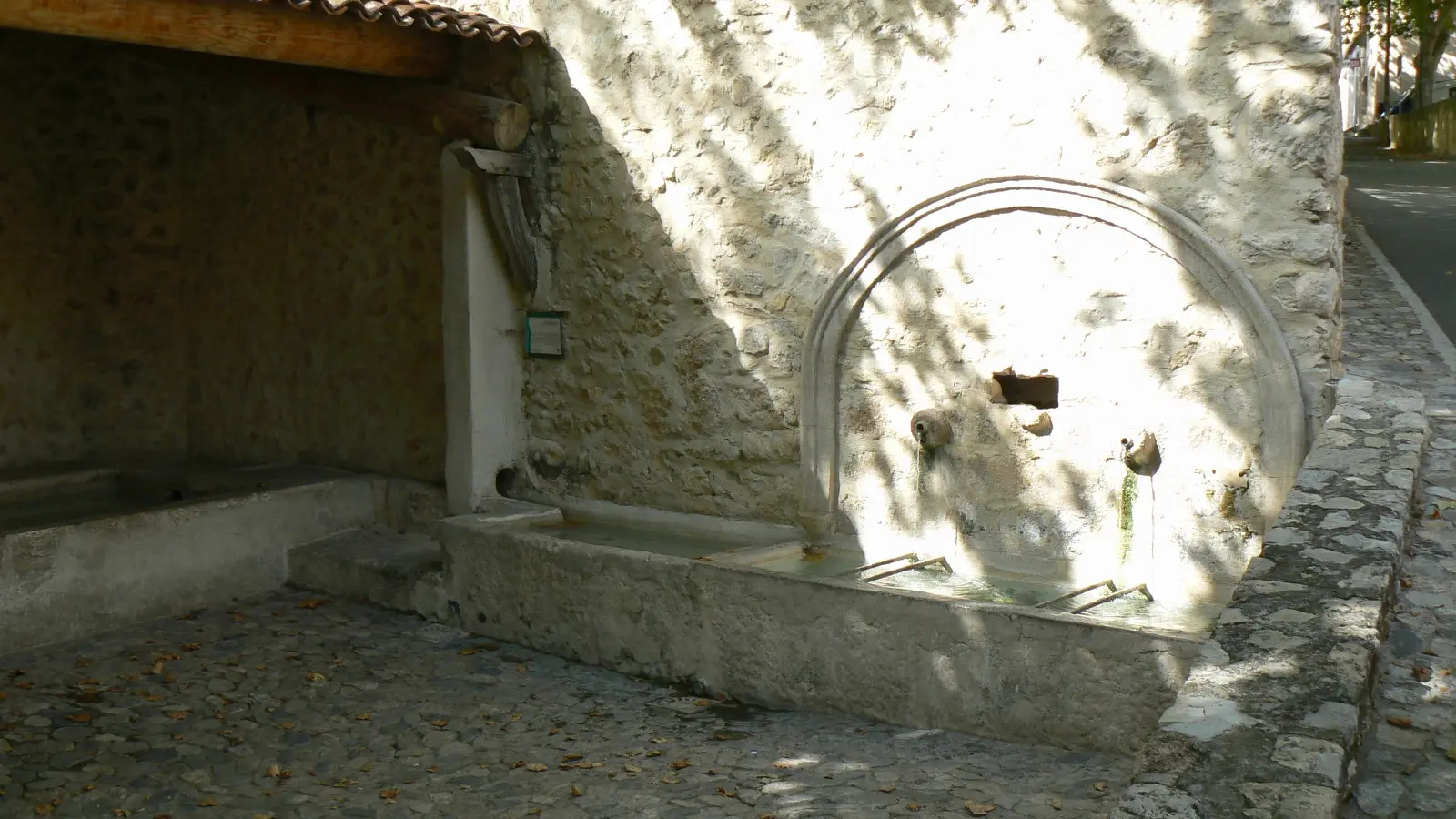 fontaine et lavoir