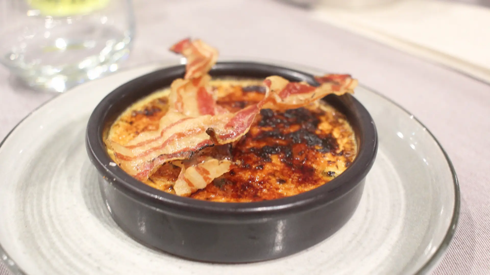 CREME BRULEE A LA FOURME CRISPY BACON