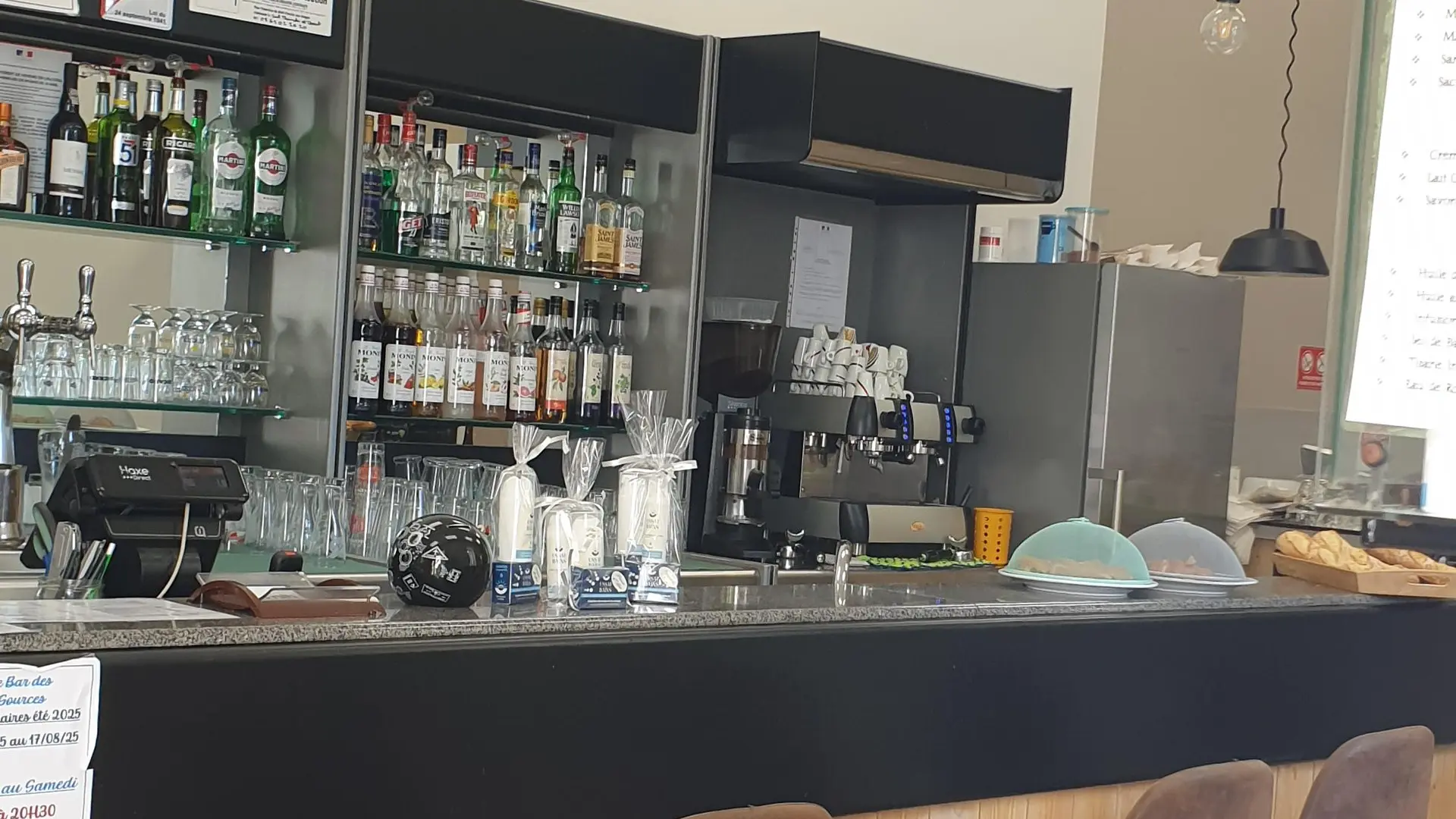 Côté comptoir, chaisses hautes
