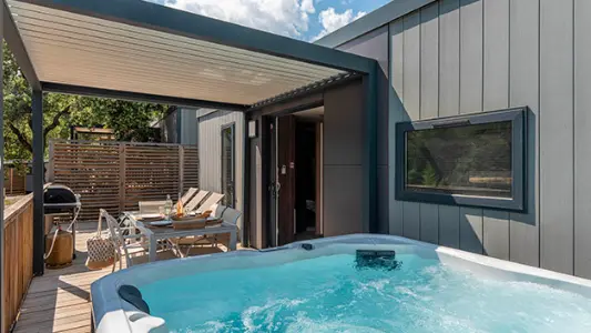 Pack WEEK-END EVJF avec Jacuzzi en 4*
