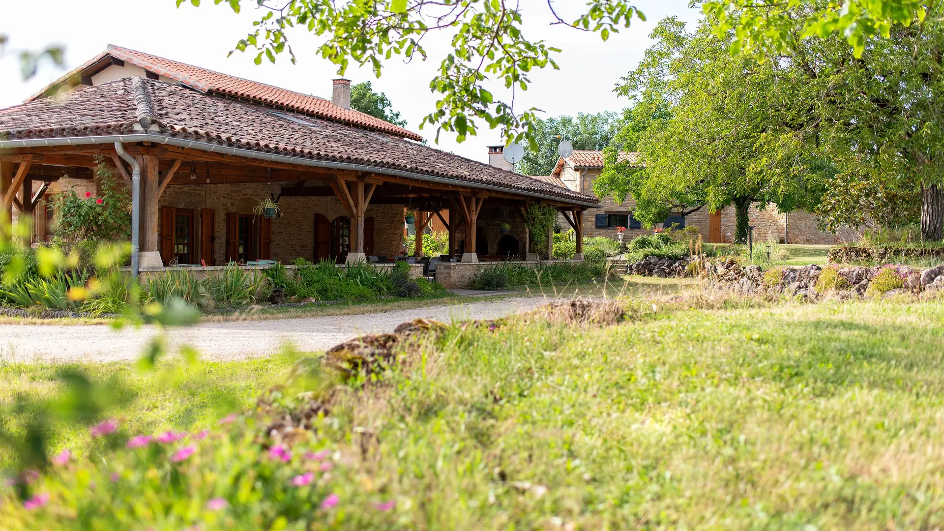 Le bâtiment LA VOLIERE abrite la suite familiale.