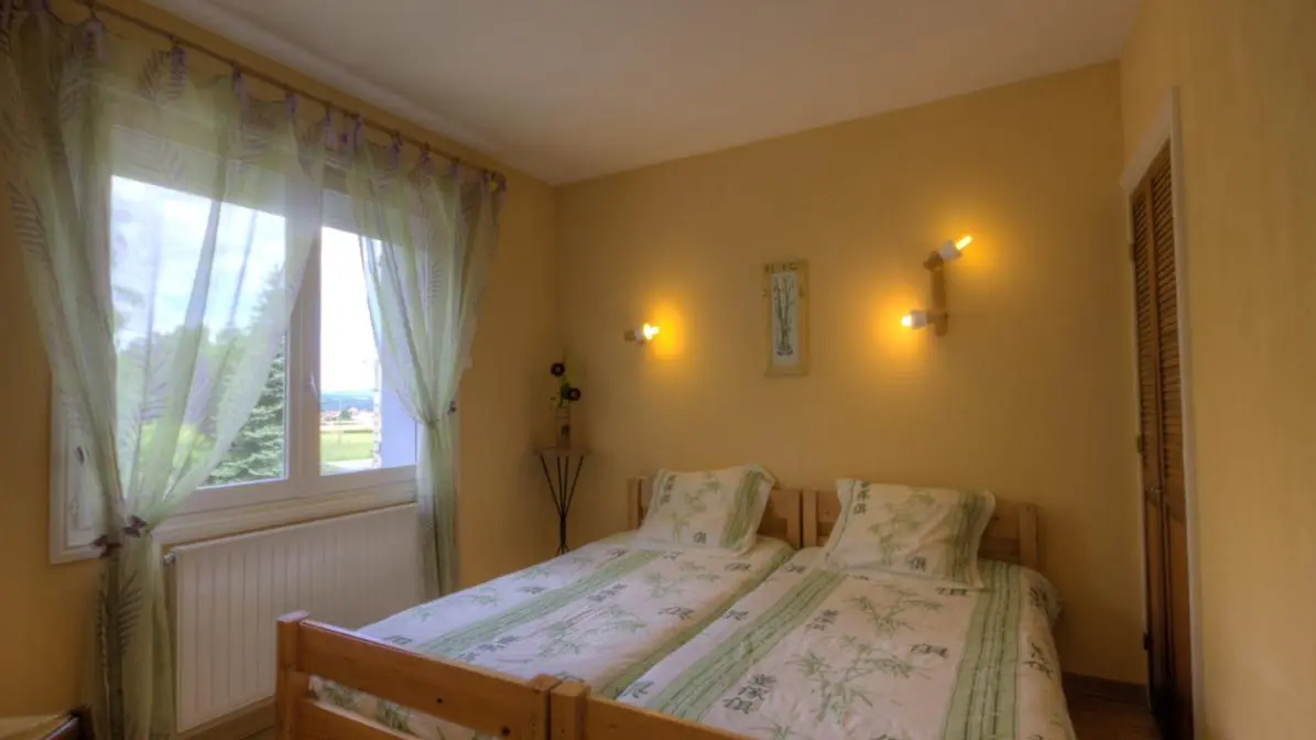 chambre aux bambous avec 2 lits de 90 cms