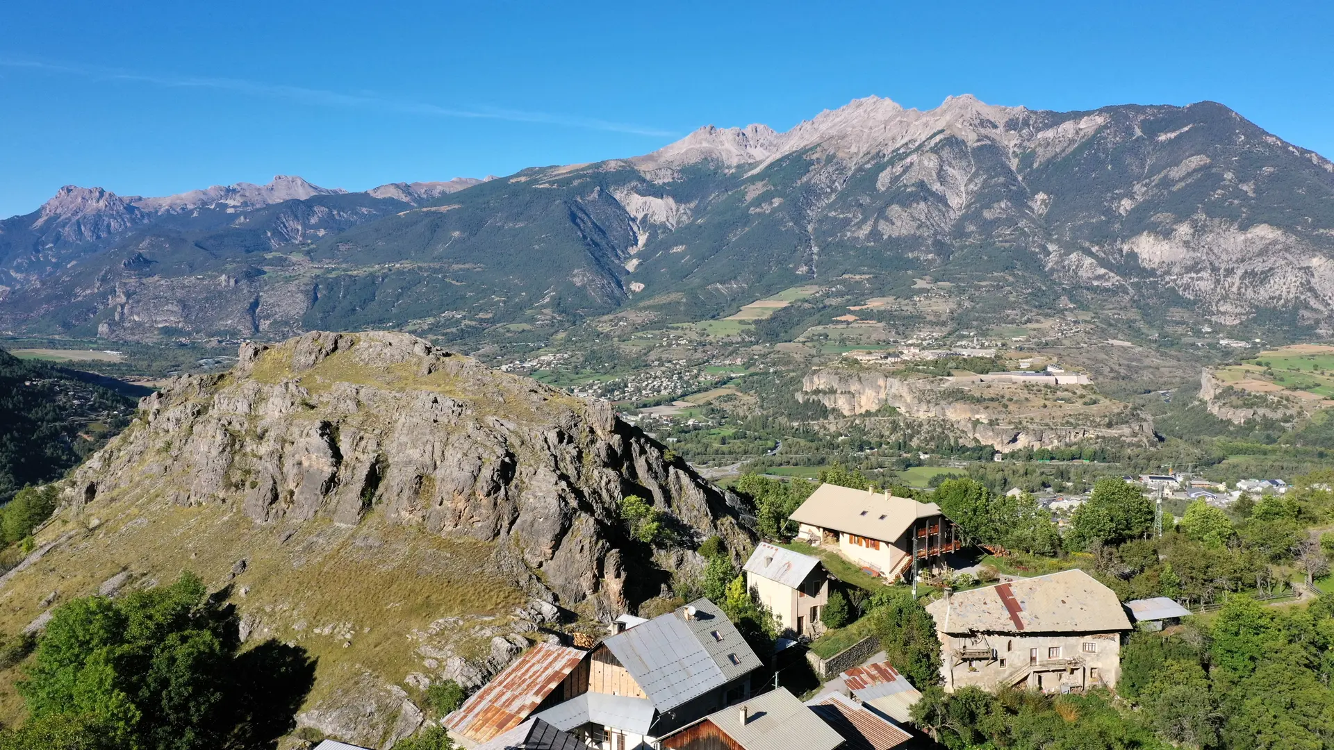 Vue sur le hameau de Barbeinq Risoul