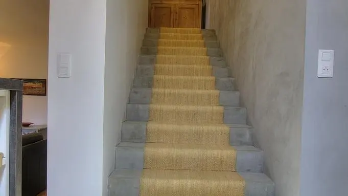 Accès à la chambre depuis l'espace cuisine.