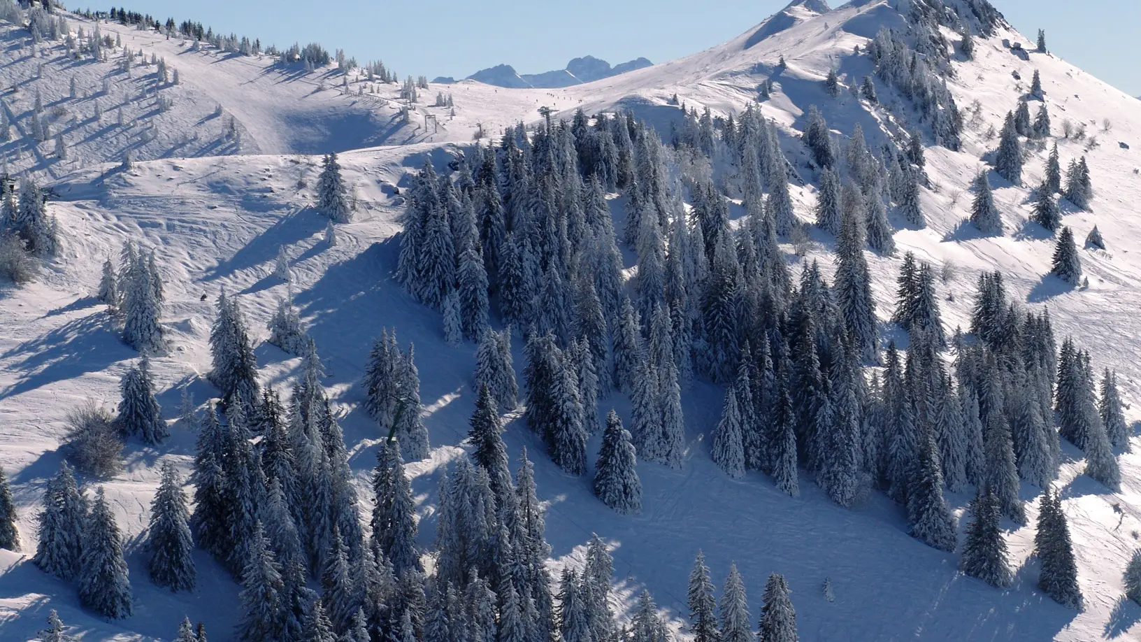 vue aérienne du massif alpin