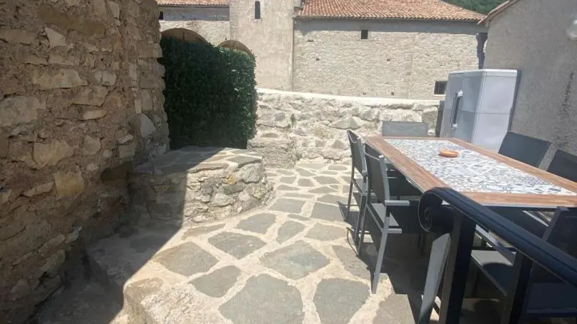 Terrasse avec mur végétalisé, Baous de Lucéram Gîtes de France Alpes-Maritimes