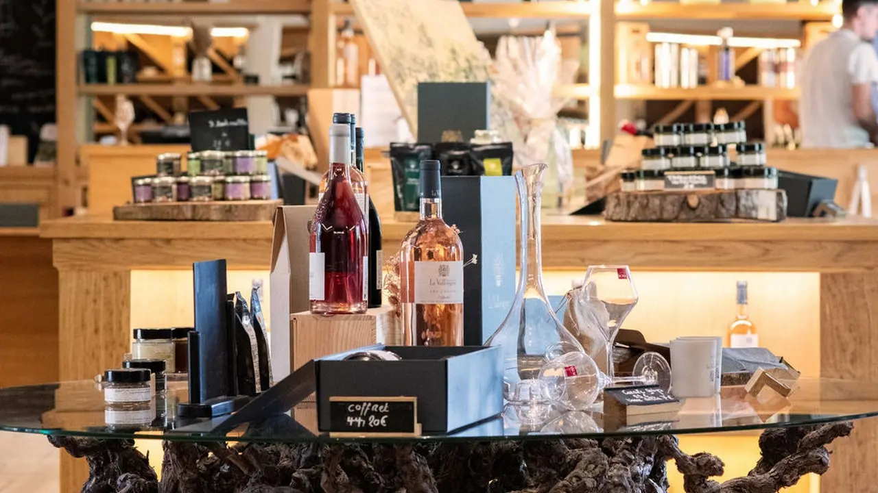 Wine estate Domaine de la Vallongue Eygalières table in the shop