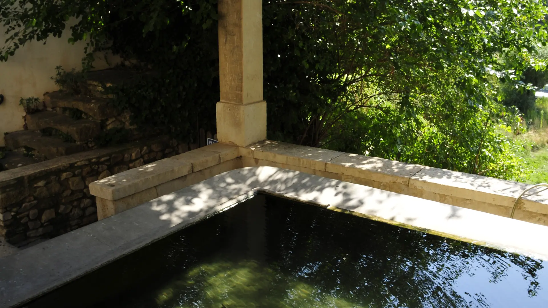 Lavoir - Rousset Les Vignes