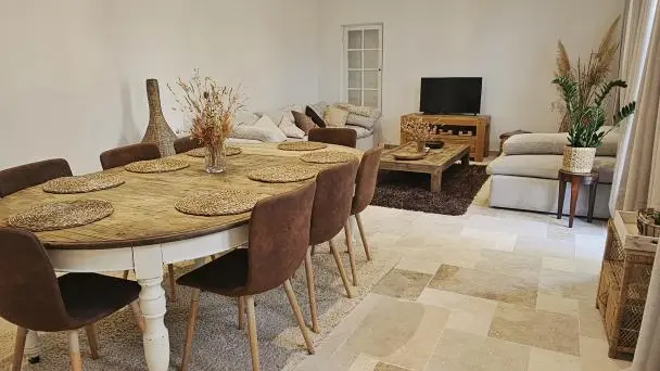 Gîte l'EnVie de Bonheur -espace salle à manger -Gîtes de France Alpes-Maritimes