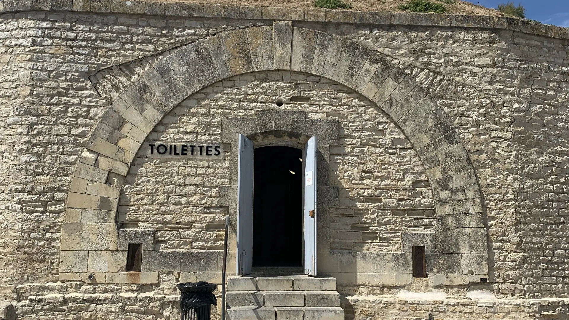 Photo of the exterior facade