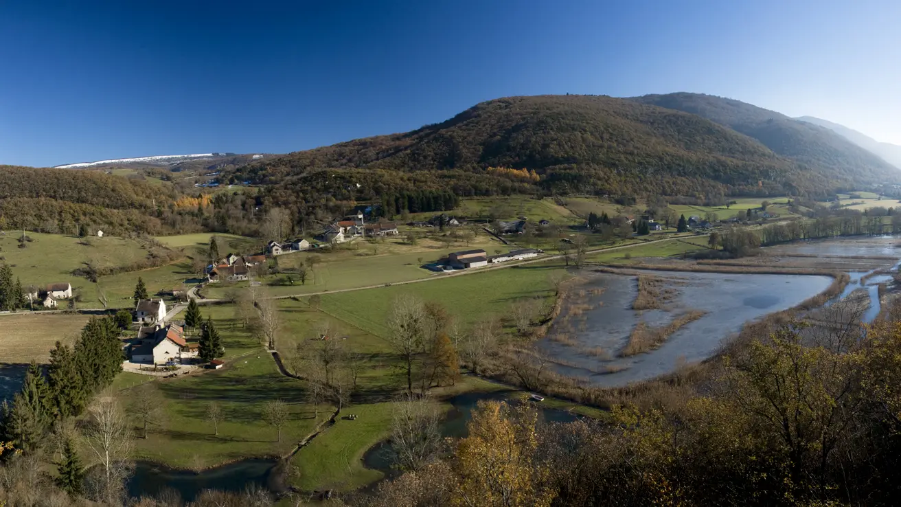 Lac de Millieu et marais du Vernay