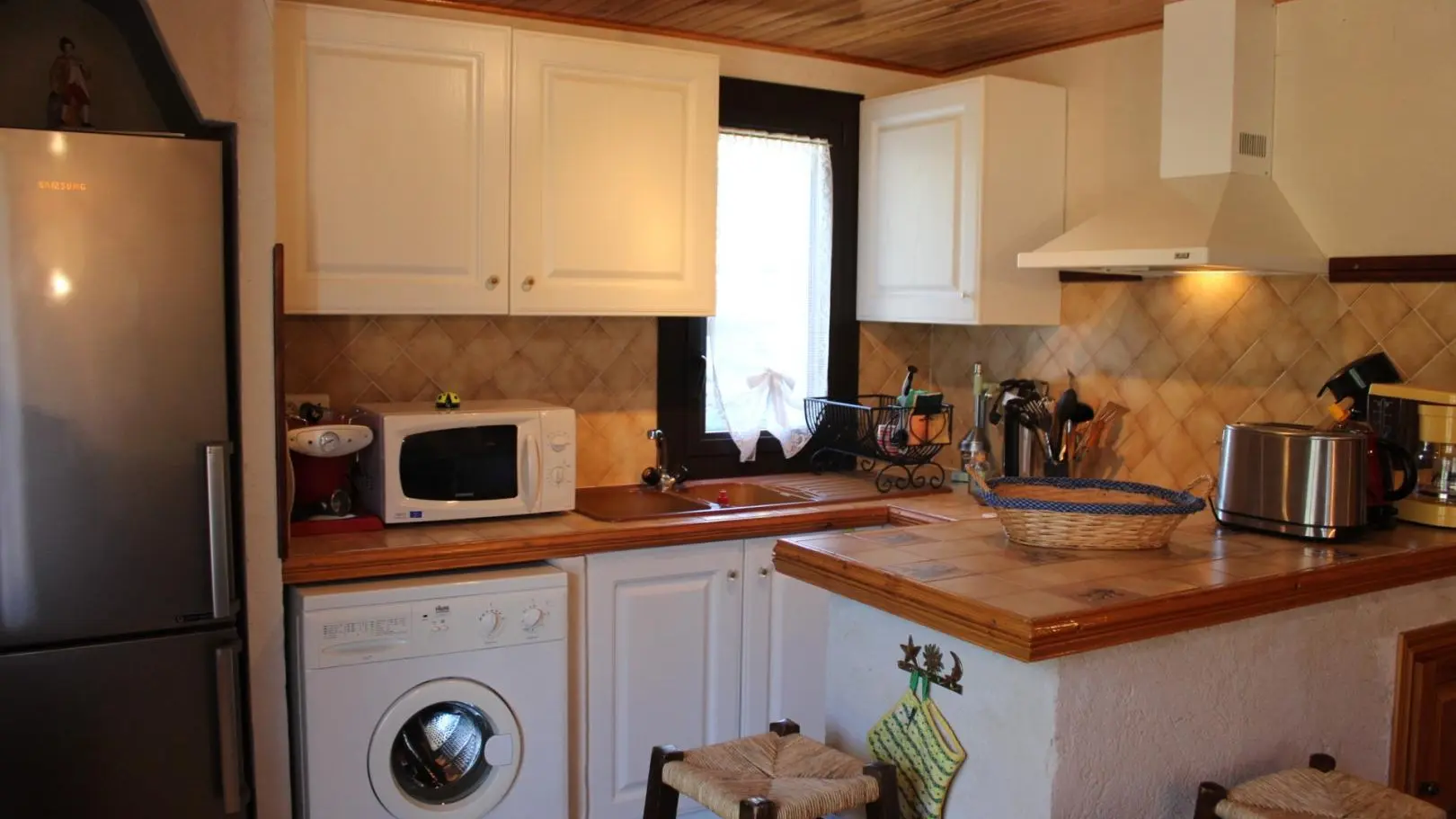 Gîte Chalet Serclet-Cuisine/Séjour-Saint-Étienne-de-Tinée-Gîtes de France des Alpes-Maritimes