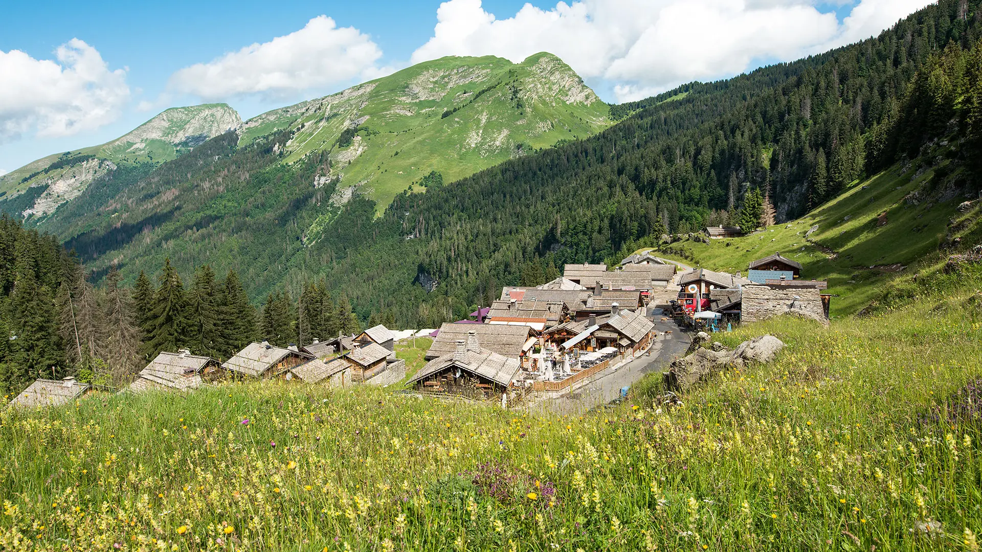 Les Lindarets Village