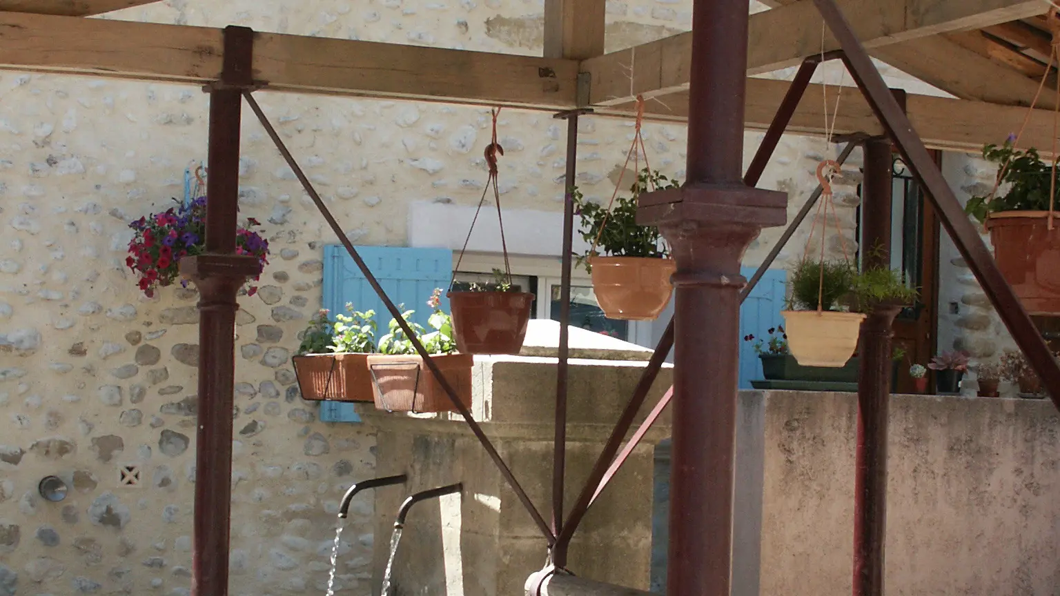 Lavoir de la placette à Oraison