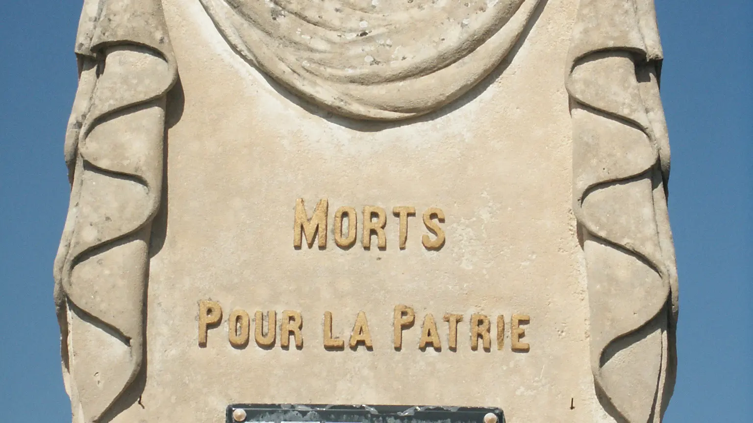 Stèle commémorative des morts pour la patrie à Oraison