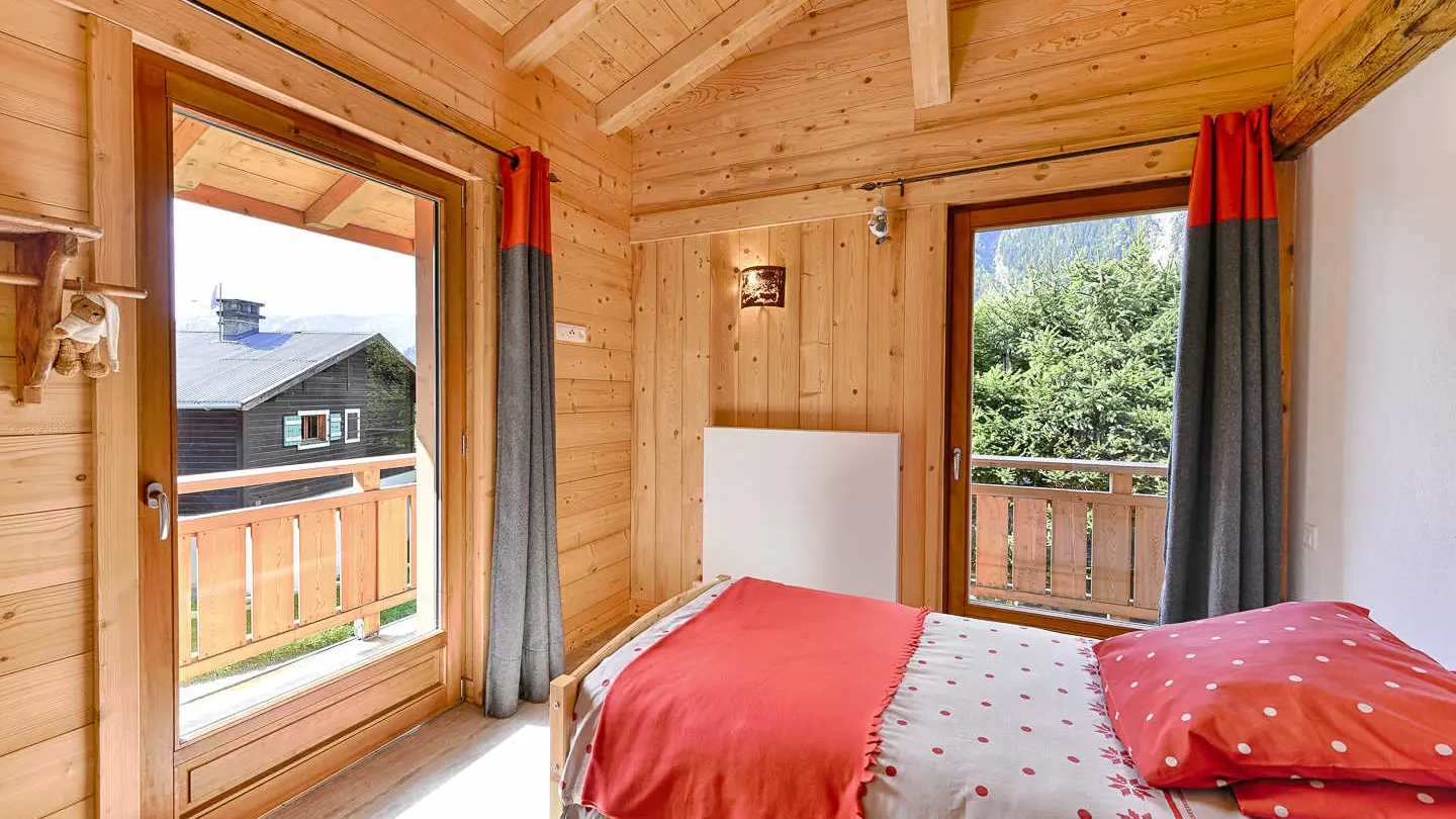 Chambre avec un lit en 90 x 190 cm