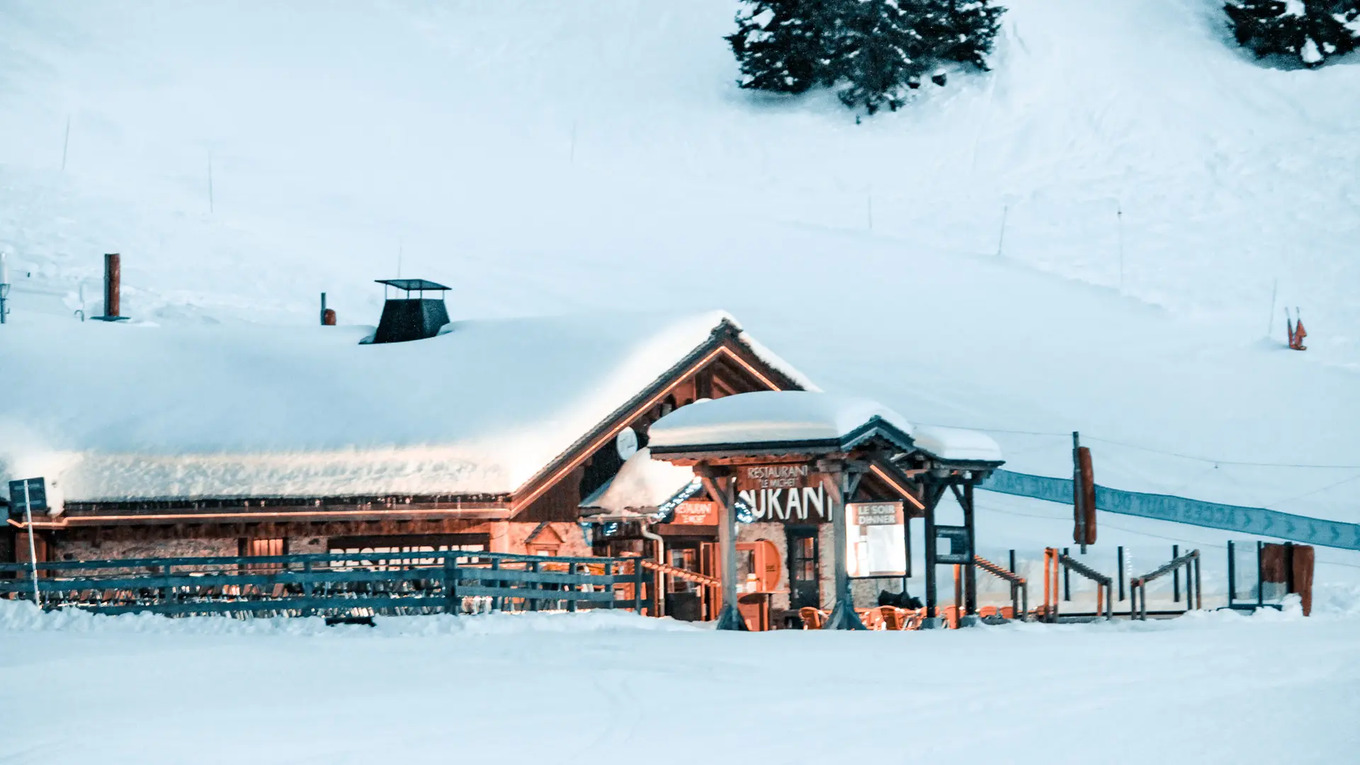 Exterior and front of the restaurant with views of the slopes