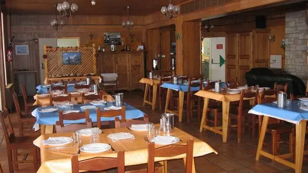 OVL -Salle de restauration du centre de vacances