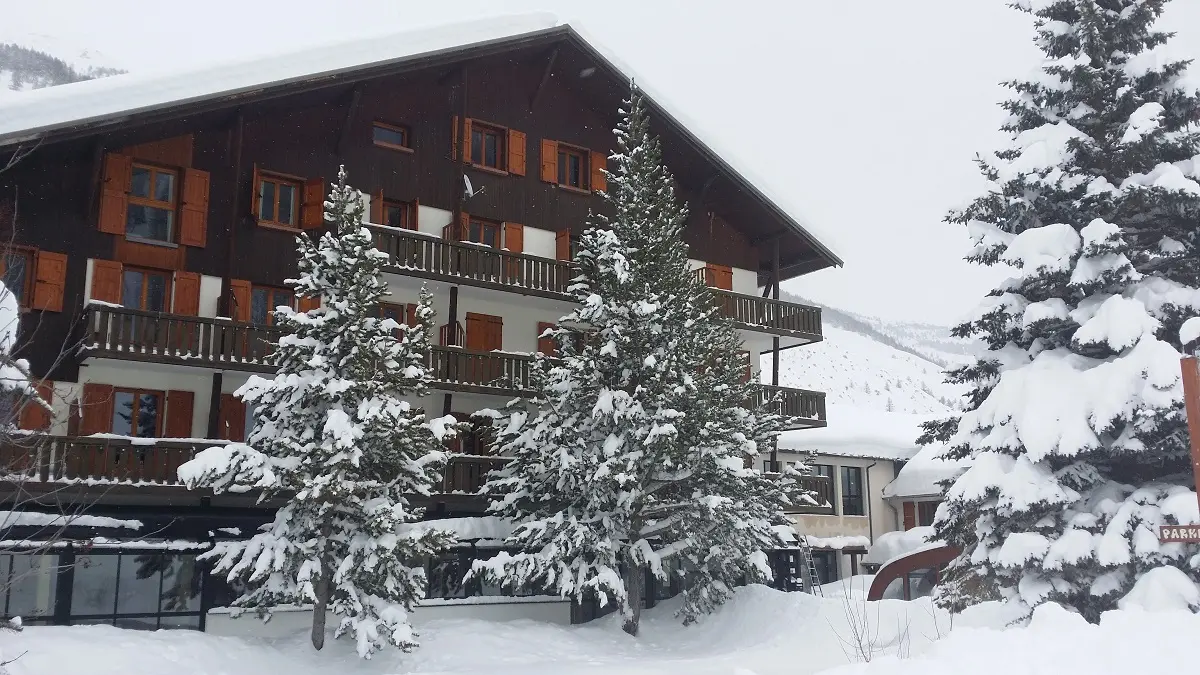 Le chalet sous la neige