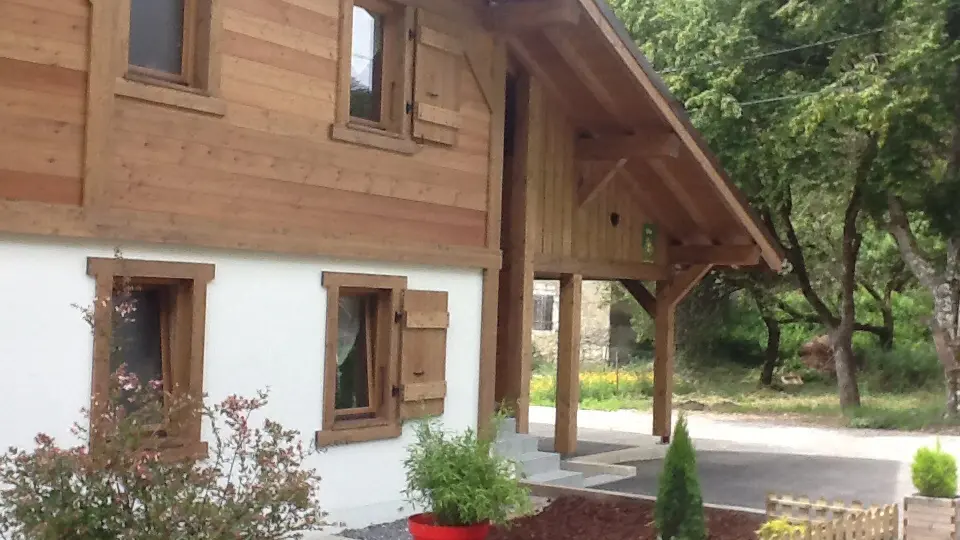 Façade nord, entrée du gîte
