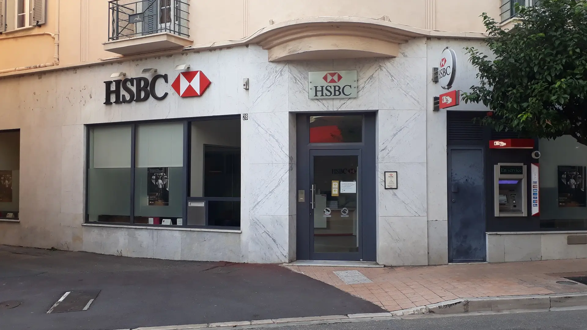 Vue de l'extérieure de la Banque HSBC