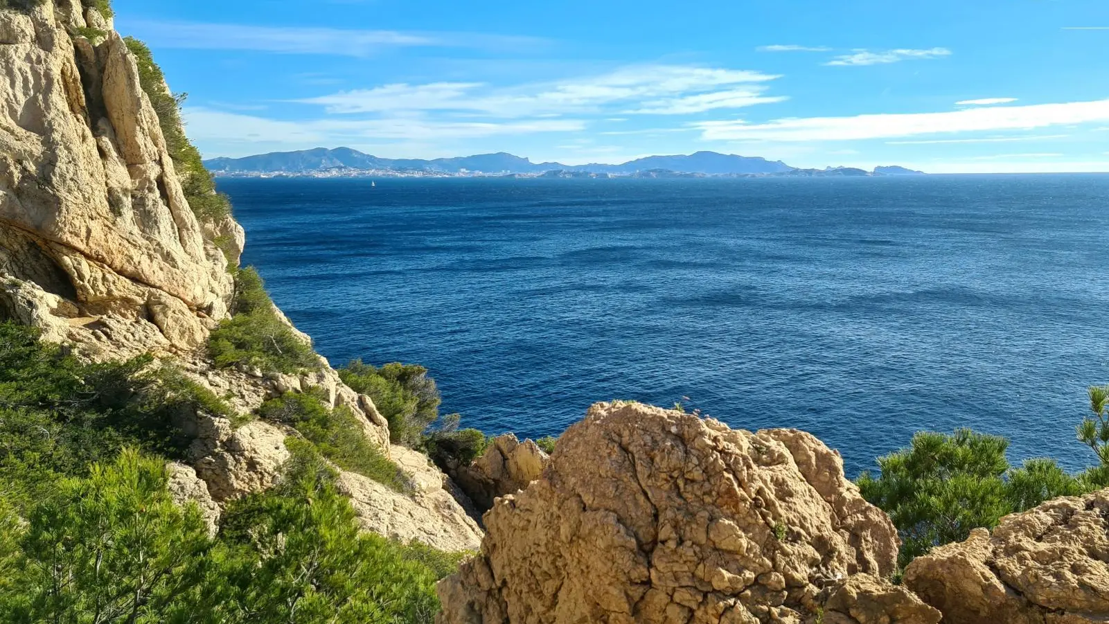 vue sur Marseille depuis le chemin des douaniers