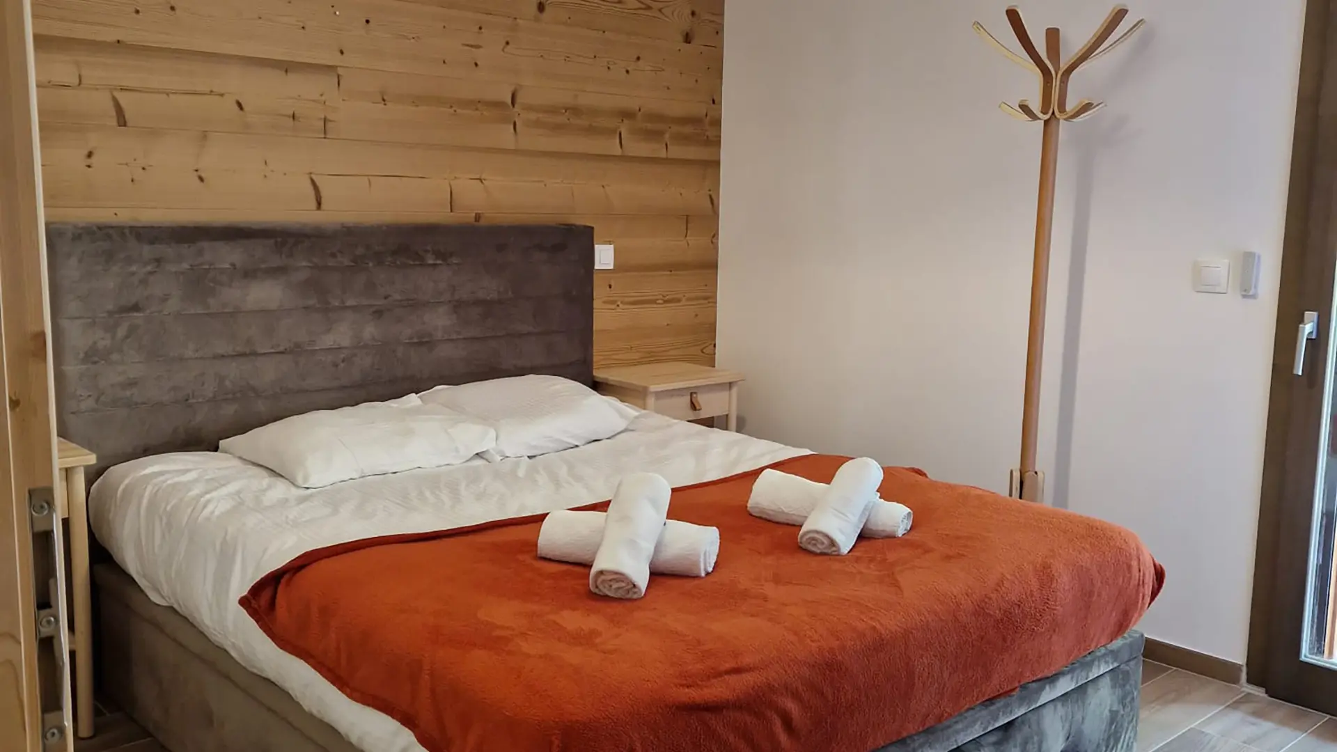 Chambre double avec grand lit