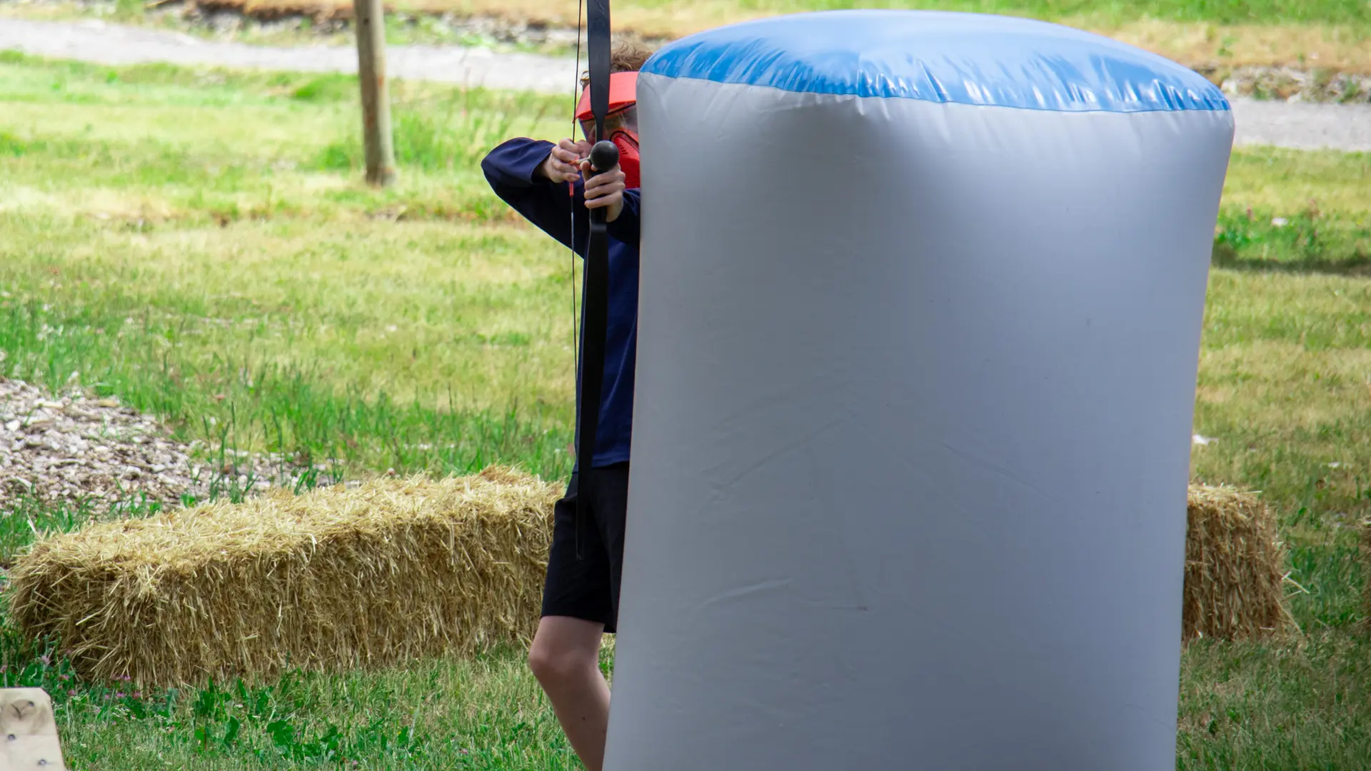 Joueur caché derrière un obstacle