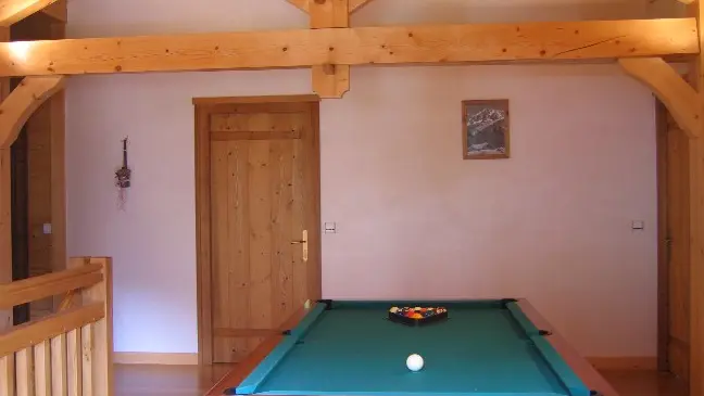 Salle avec billard